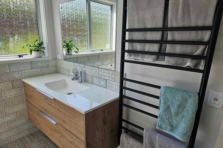 Photo of property in 65 Juniper Road, Sunnynook, Auckland, 0620