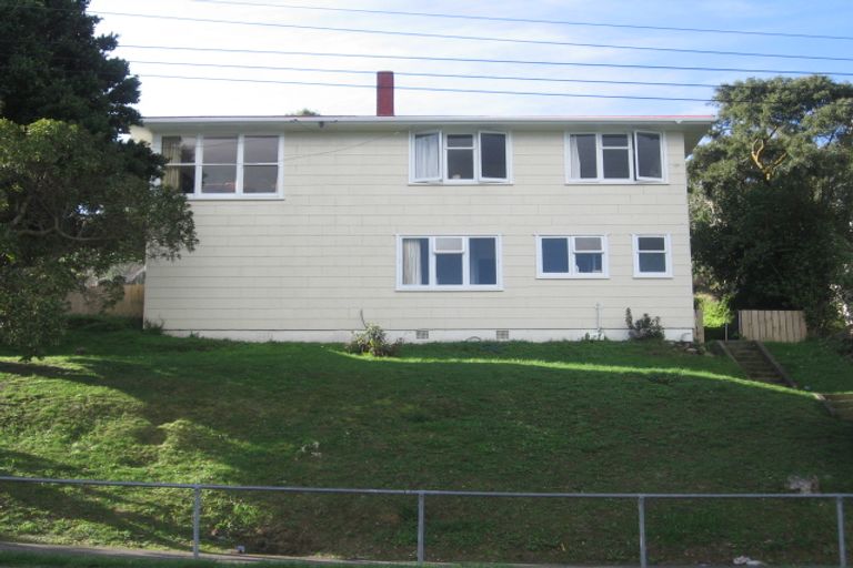 Photo of property in 16 Gloucester Street, Cannons Creek, Porirua, 5024