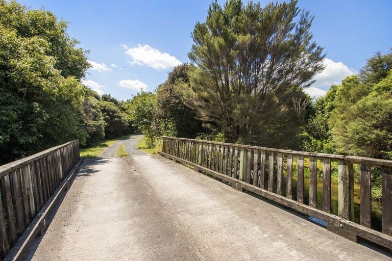 Photo of property in 36a Orchard Road, Waiake, Auckland, 0630