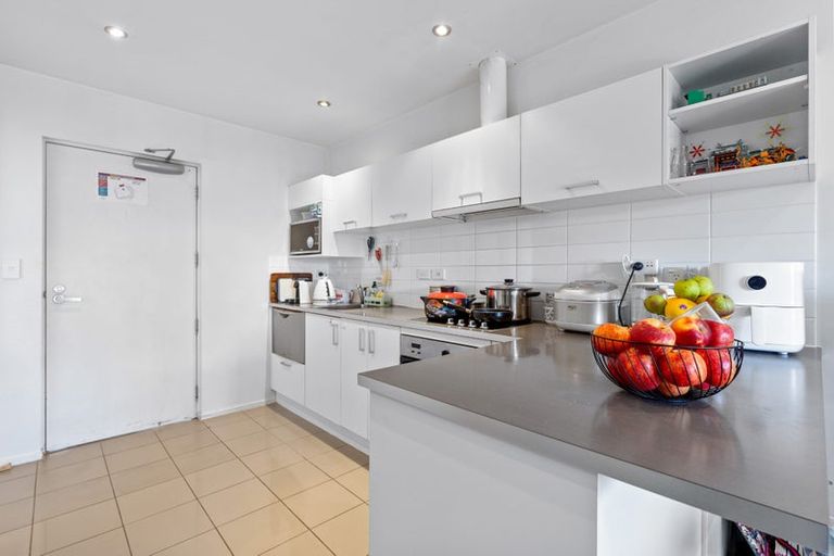 Photo of property in 10a/71 Spencer Road, Oteha, Auckland, 0632