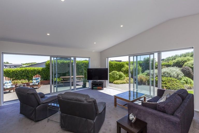 Photo of property in 2 Te Heke Place, Waikanae, 5036