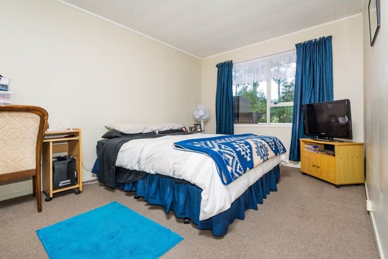 Photo of property in 14 Erica Road, Sunnynook, Auckland, 0620