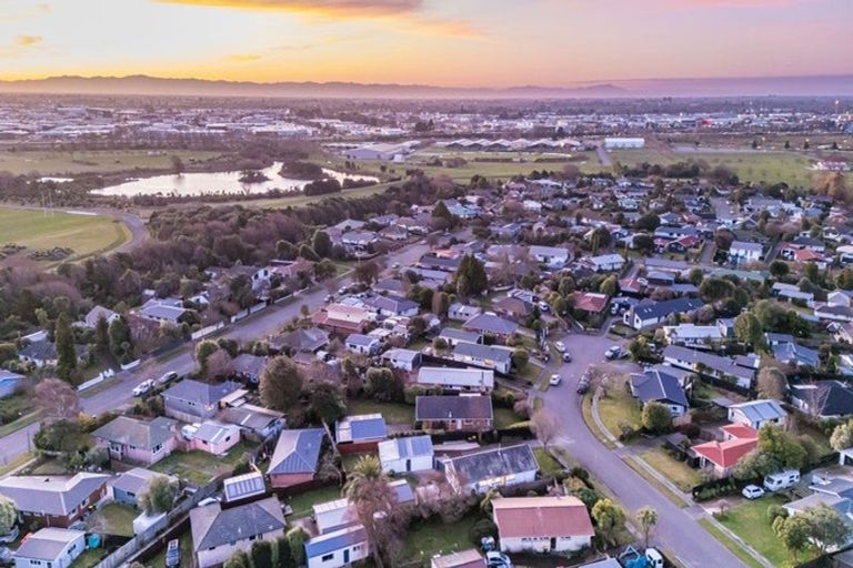 Photo of property in 5 Neave Place, Hillmorton, Christchurch, 8025