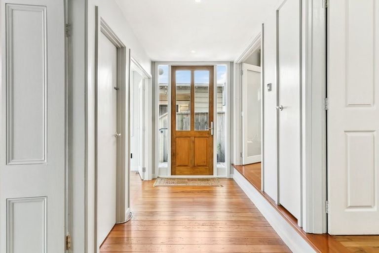 Photo of property in 5 Mckenzie Terrace, Te Aro, Wellington, 6011