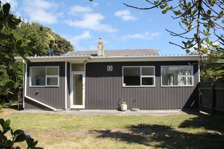 Photo of property in 82 Moana Street, Otaki Beach, Otaki, 5512