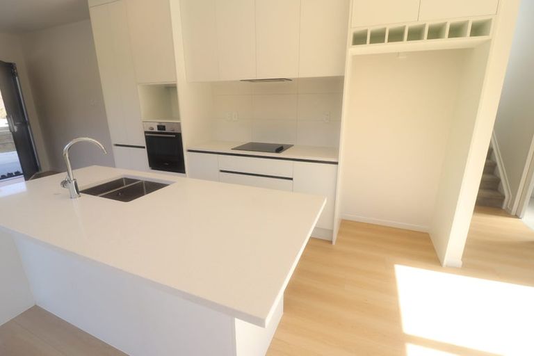 Photo of property in 1 Ngatoa Place, Glenfield, Auckland, 0629