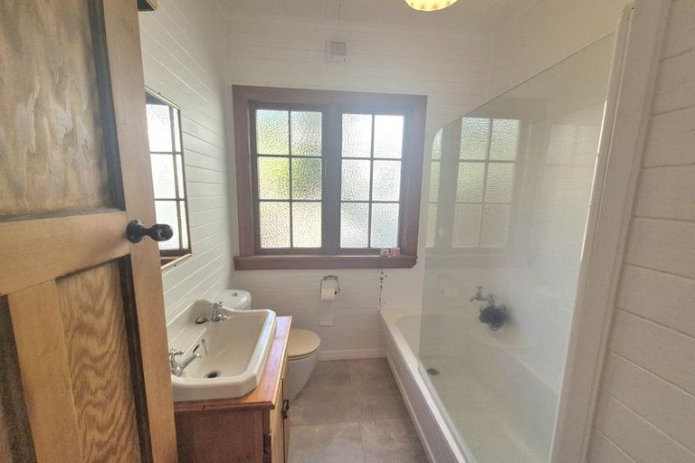 Photo of property in 403 Muritai Road, Eastbourne, Lower Hutt, 5013