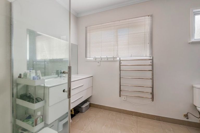 Photo of property in 9 Bryers Place, Bayview, Auckland, 0629