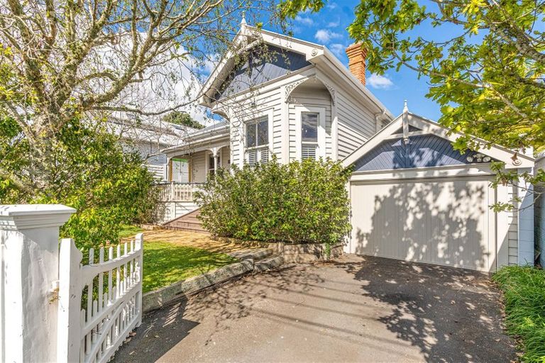 Photo of property in 3 Turnbull Road, Narrow Neck, Auckland, 0624