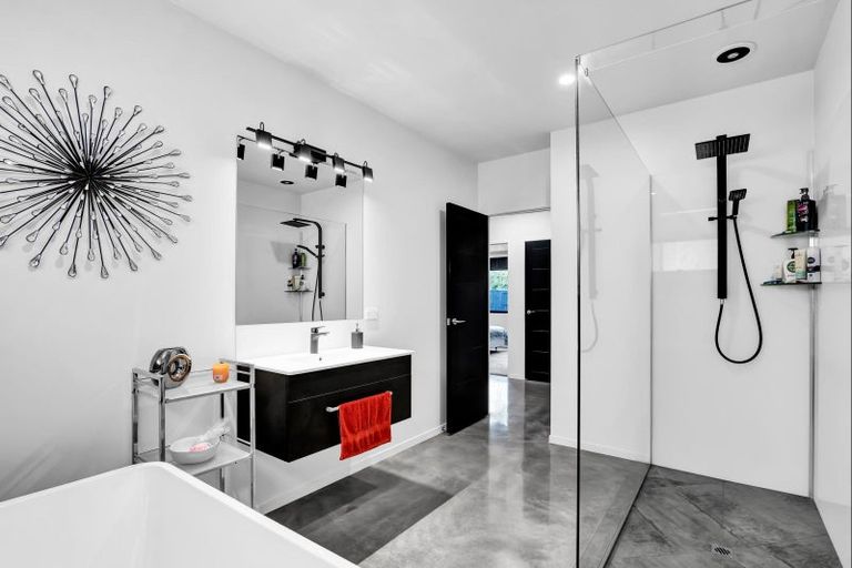 Photo of property in 4 Cessna Lane, Glen Avon, New Plymouth, 4312