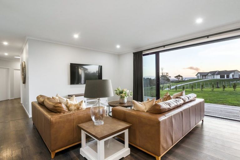 Photo of property in 71 Diamond Lane, Riverhead, 0793