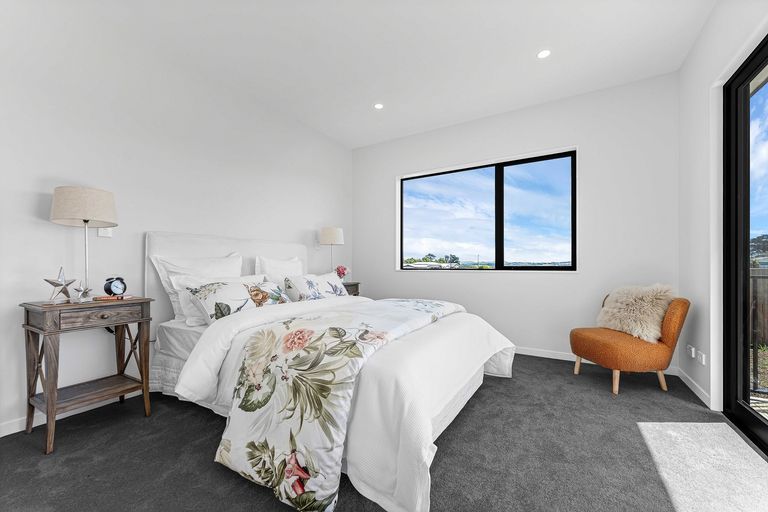 Photo of property in 27 Korowhiti Road, Clarks Beach, 2122