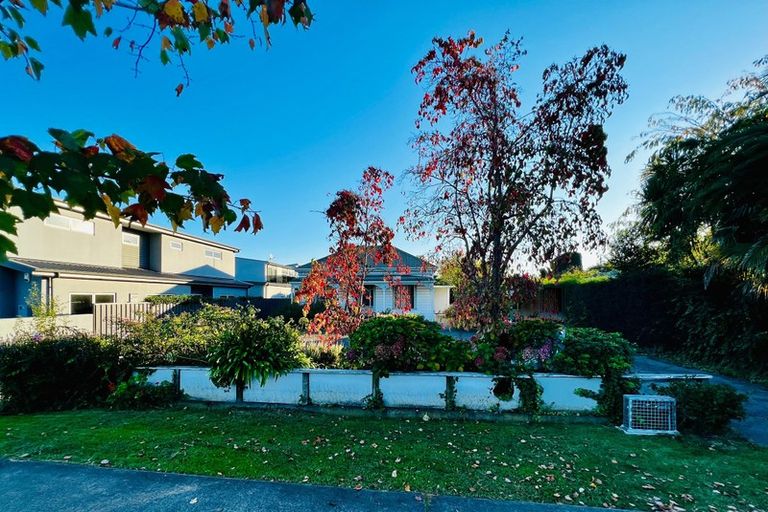 Photo of property in 53 Havelock Road, Havelock North, 4130