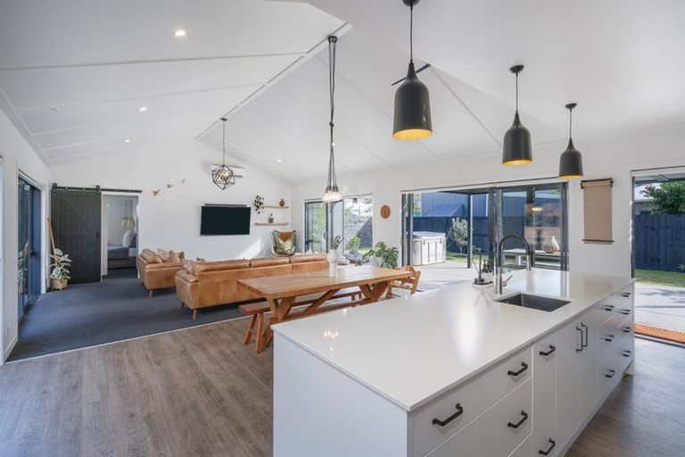 Photo of property in 11 Voyager Place, Cooks Beach, Whitianga, 3591