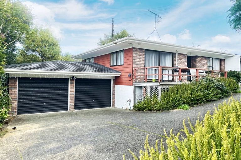 Photo of property in 1/1 Seaford Place, Murrays Bay, Auckland, 0630