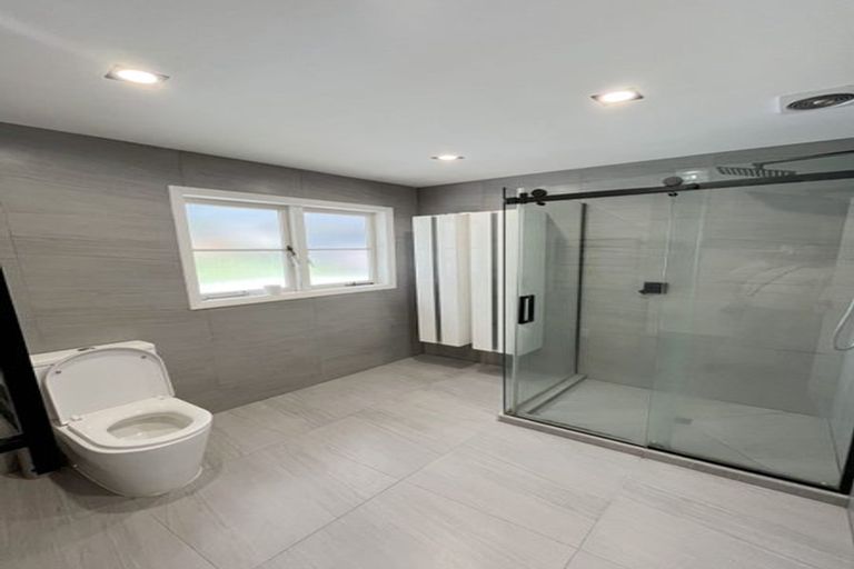 Photo of property in 42 Tiroroa Avenue, Te Atatu South, Auckland, 0610