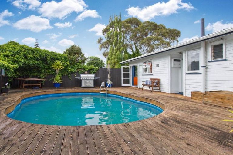 Photo of property in 6 Tamariki Avenue, Kelston, Auckland, 0602