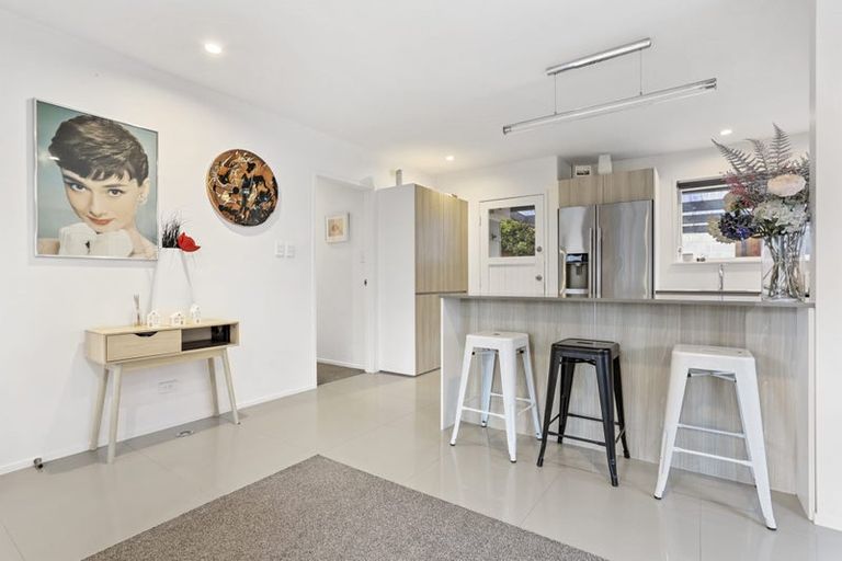 Photo of property in 4 Mariana Place, Glen Eden, Auckland, 0602