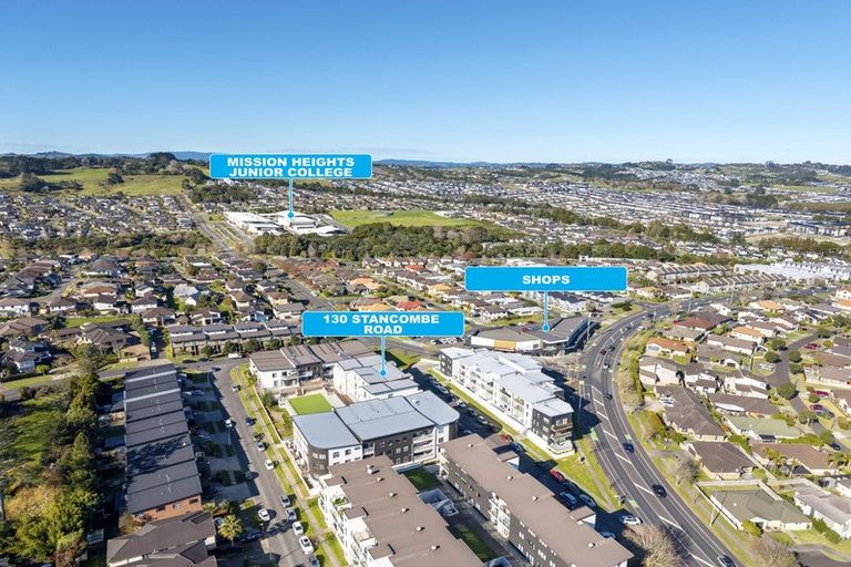 Photo of property in 10/11 Carlos Drive, Flat Bush, Auckland, 2016