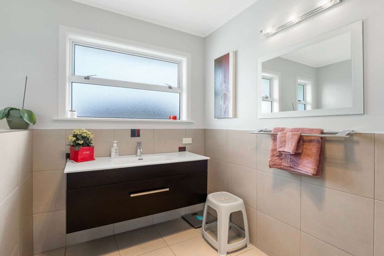 Photo of property in 16 Meadowvale Drive, Levin, 5510