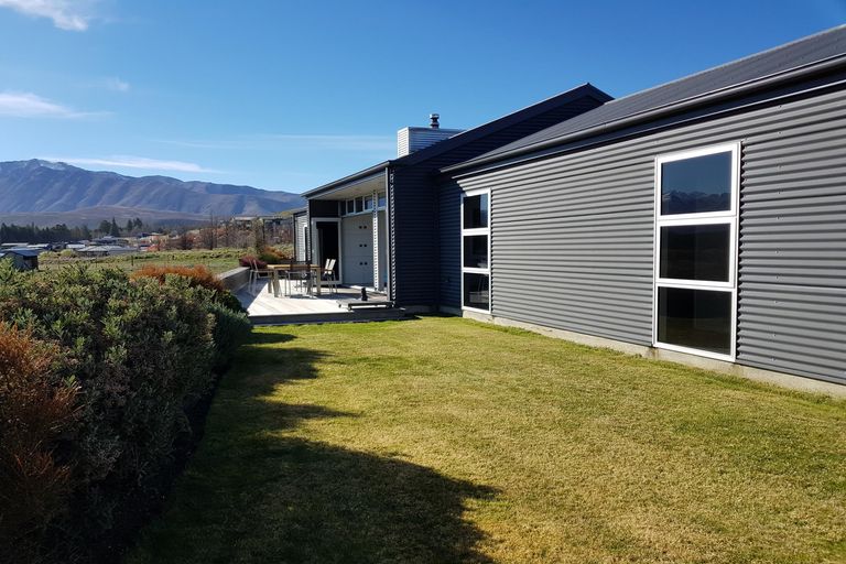 Photo of property in 9 Dwyer Place, Lake Tekapo, 7999