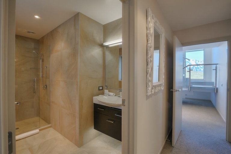 Photo of property in 23 Olivers Place, Queenstown, 9300