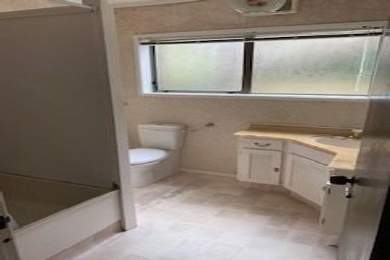 Photo of property in 13 Harper Street, Chatswood, Auckland, 0626