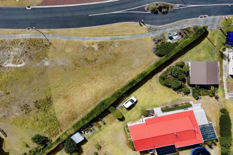 Photo of property in 19 Karoro Road, One Tree Point, 0118