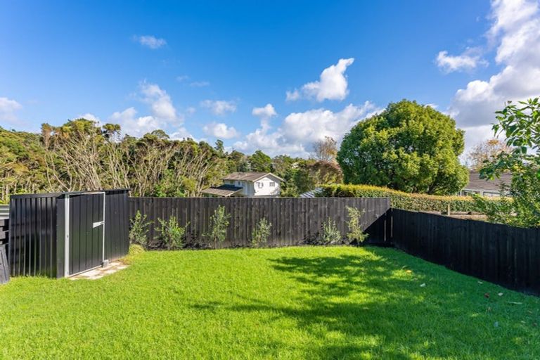 Photo of property in 2/15 Sunward Rise, Glenfield, Auckland, 0629