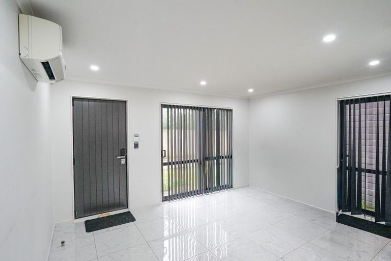 Photo of property in 425d Great South Road, Opaheke, Papakura, 2113