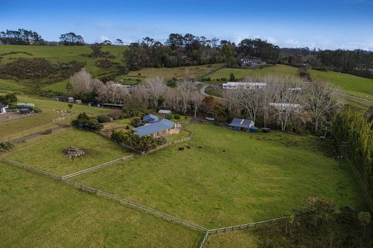Photo of property in 11 Pineview Lane, Helensville, 0875