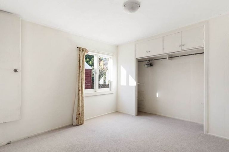 Photo of property in 10 Wyoming Avenue, Murrays Bay, Auckland, 0630