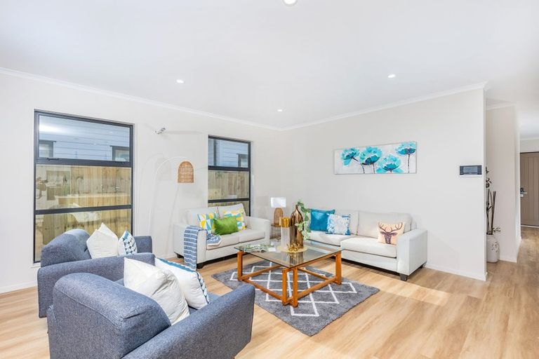 Photo of property in 3 Vintry Drive, Kumeu, 0810