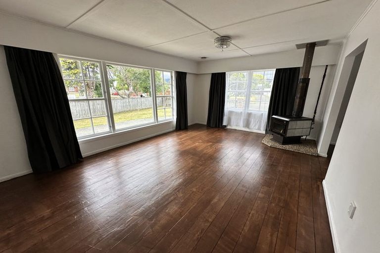 Photo of property in 22 Mary Crescent, Elderslea, Upper Hutt, 5018