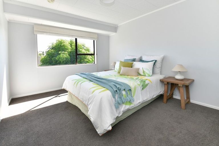 Photo of property in 3b Royalty Rise, Red Beach, 0932