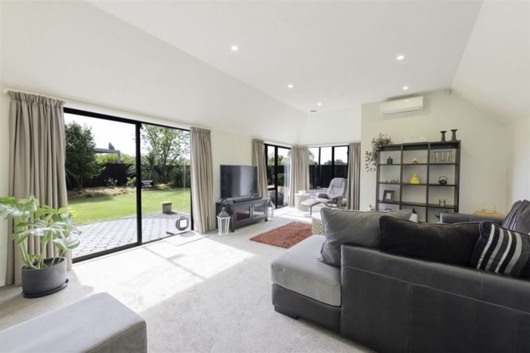 Photo of property in 105 Gardiners Road, Harewood, Christchurch, 8051