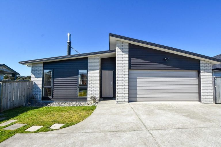 Photo of property in 42 Feist Street, Carterton, 5713