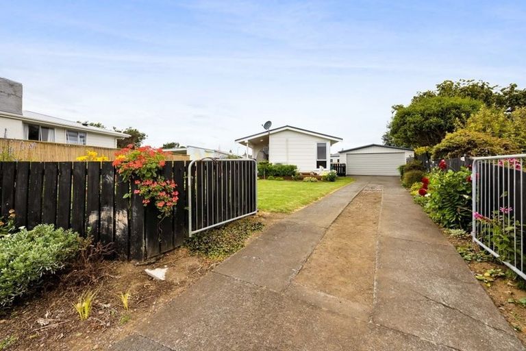 Photo of property in 8 Hughson Place, Opunake, 4616