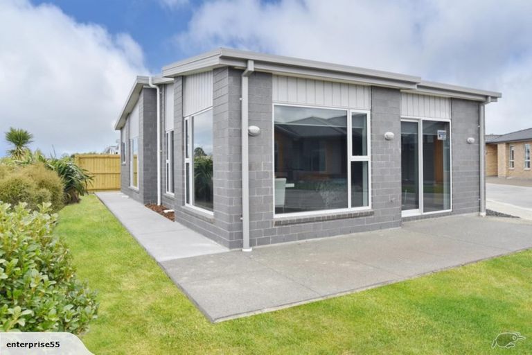 Photo of property in 18 Ardnave Lane, Broomfield, Christchurch, 8042