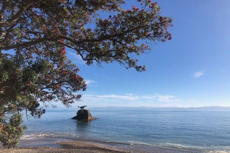 Photo of property in 65 Howard Road, Orere Point, Papakura, 2585