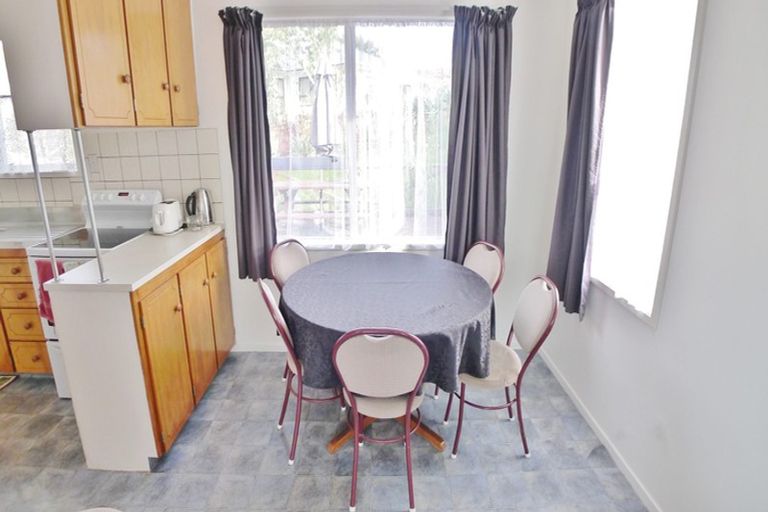 Photo of property in 12 Claverdon Drive, Massey, Auckland, 0614