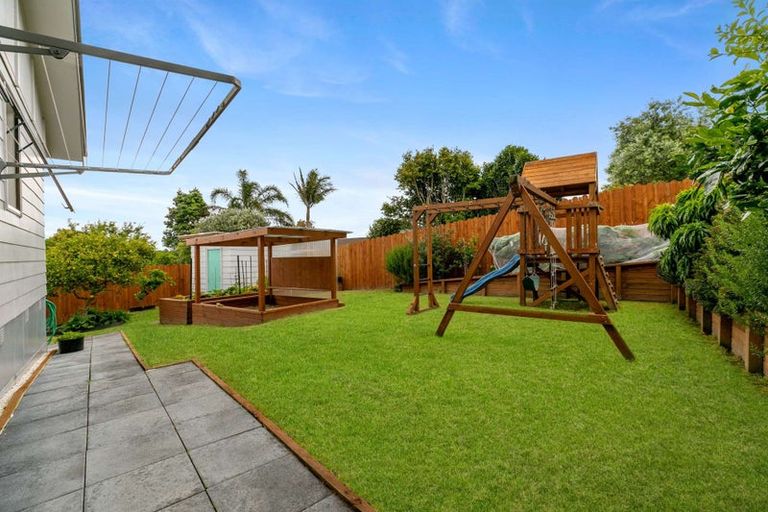 Photo of property in 15 Rosario Crescent, Red Beach, 0932