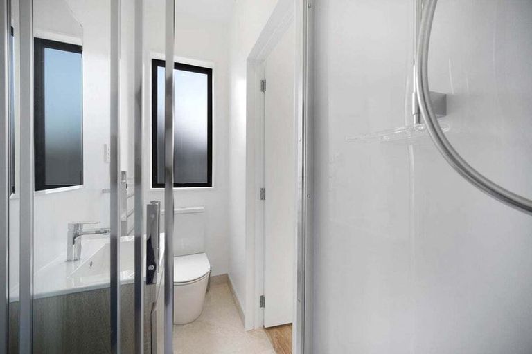 Photo of property in 1/233 Great North Road, Henderson, Auckland, 0612