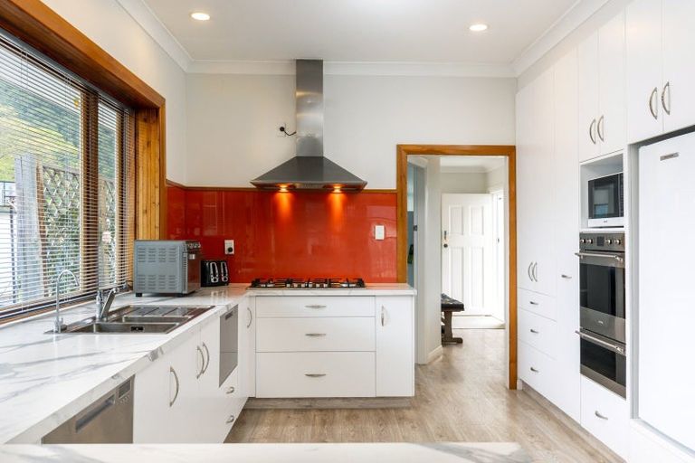 Photo of property in 36 Kent Street, Picton, 7220