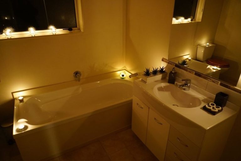 Photo of property in 8 Sackville Street, Martinborough, 5711