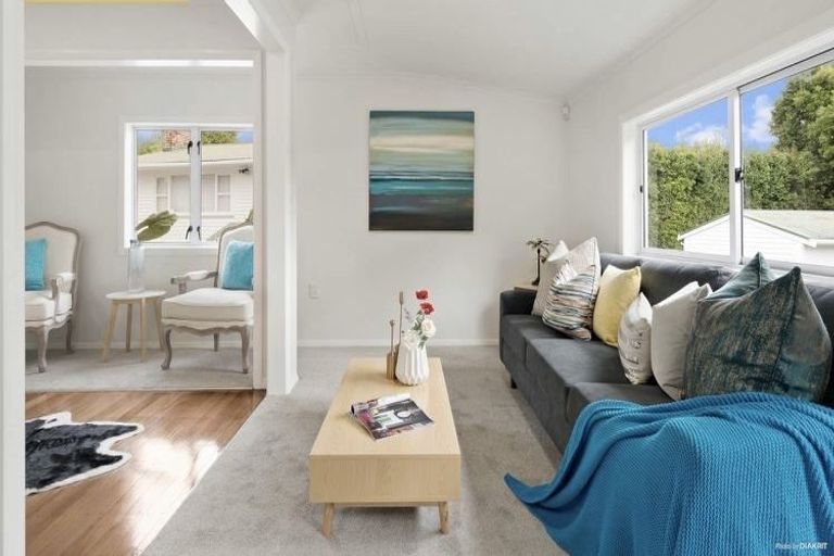 Photo of property in 21 Golf Road, New Lynn, Auckland, 0600