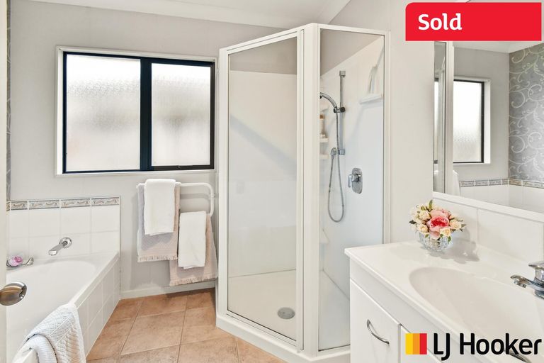 Photo of property in 2a Dan Bryant Place, Pukekohe, 2120