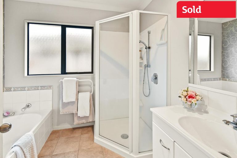 Photo of property in 2a Dan Bryant Place, Pukekohe, 2120