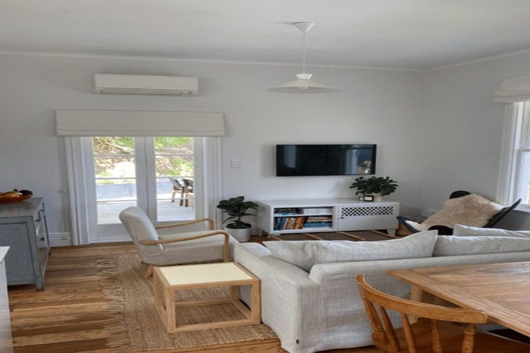 Photo of property in 26 West Road, Northland, Wellington, 6012