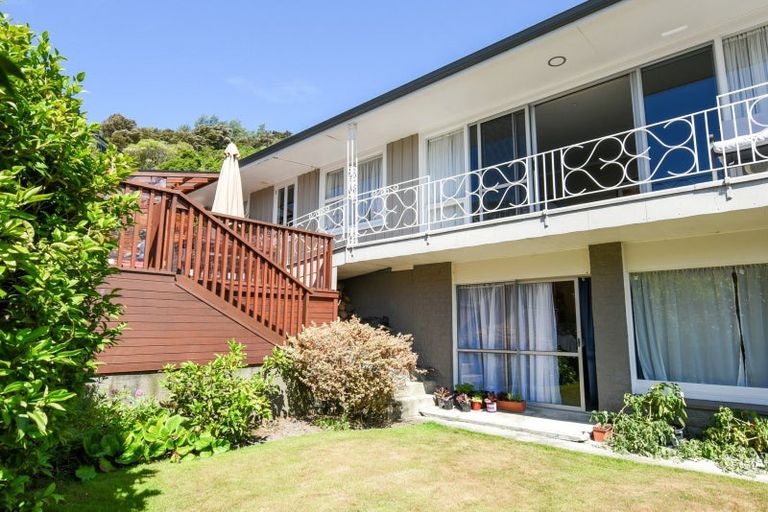 Photo of property in 14 Seaview Crescent, Picton, 7220